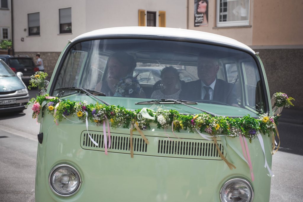 VW Bulli als Hochzeitsauto